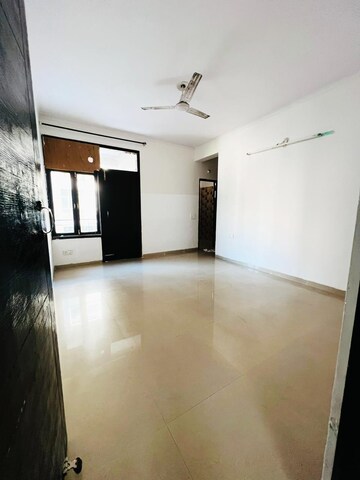 Room in 2 BHK Apartment at Chandigarh Hollywood Heights 1, Lohgarh – for Rent