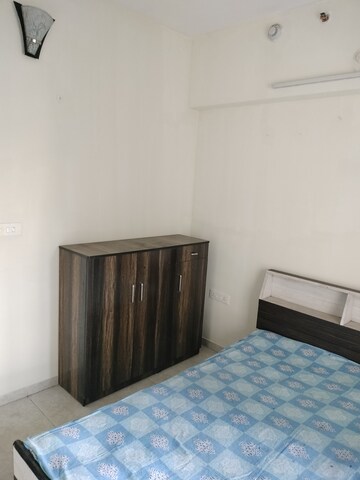 Room in 2 BHK Apartment at Lodha Amara, Kolshet Road – for Rent
