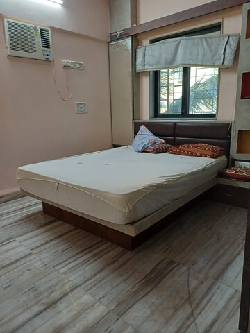 Bedroom in 2 BHK Apartment at Jogeshwari East – for Rent
