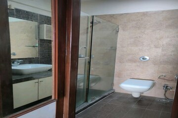 Bathroom in 3 BHK Apartment at Siddhivinayak Horizon, Prabhadevi – for Sale
