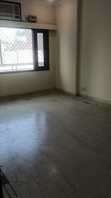 Room in 3 BHK Builder Floor at New Friends Colony – for Rent