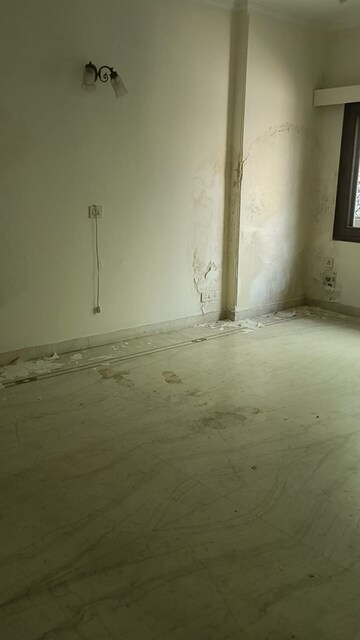 Room in 3 BHK Builder Floor at New Friends Colony – for Rent
