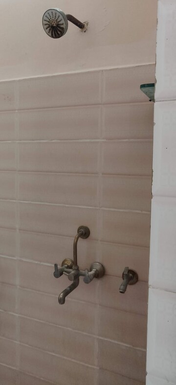 Bathroom in 1.5 BHK Builder Floor at Indira Nagar – for Rent