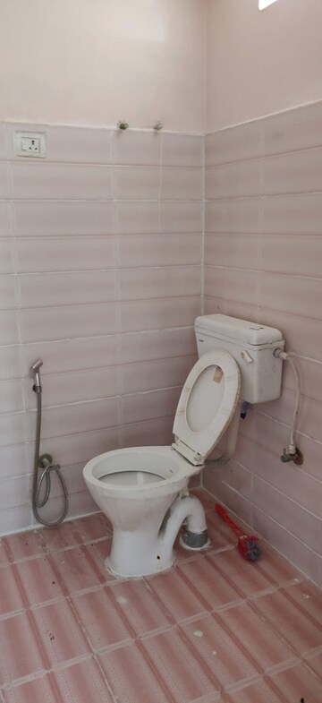 Bathroom in 1.5 BHK Builder Floor at Indira Nagar – for Rent