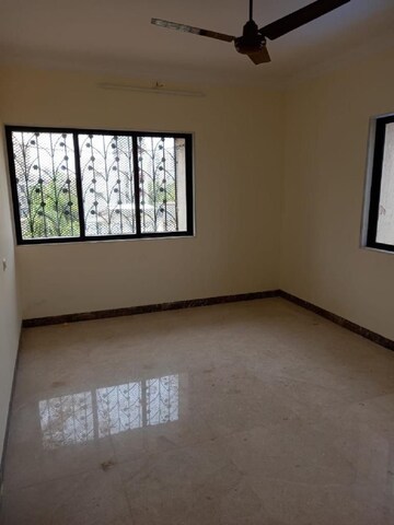 Room in 3 BHK Apartment at Bandra West – for Rent