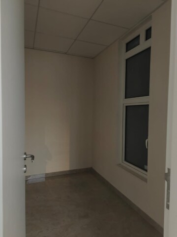 Room in 4 BHK Apartment at Tata Serein, Pokhran Road No 2 – for Sale