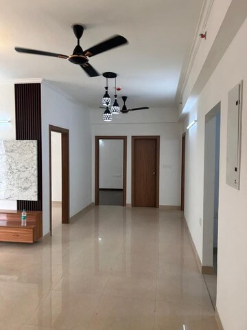Room in 3 BHK Apartment at Amrapali Golf Homes, Sector 4, Greater Noida – for Sale