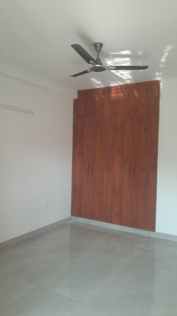 Furnished Amenities in 3 BHK Builder Floor at Vipul World Floors, Sector 48 – for Rent