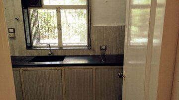 Room in 2 BHK Apartment at Bandra West – for Rent
