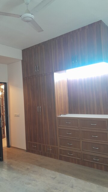 Furnished Amenities in 5 BHK Villa at Unitech Deerwood Chase, Nirvana Country – for Rent