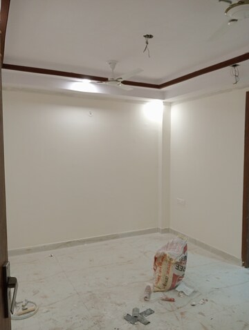 Room in 3 BHK Builder Floor at Govindpuri – for Rent