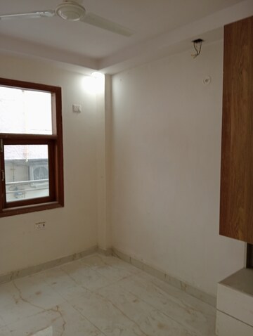 Room in 3 BHK Builder Floor at Govindpuri – for Rent