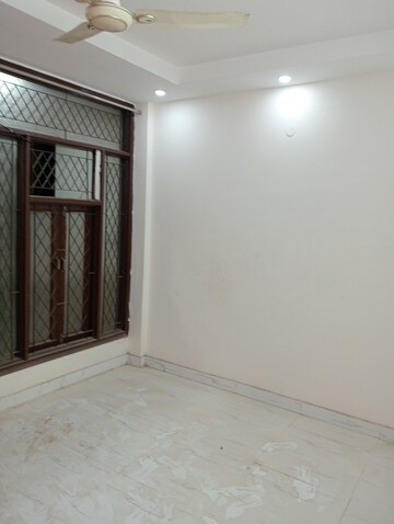 Room in 3 BHK Builder Floor at Govindpuri – for Rent