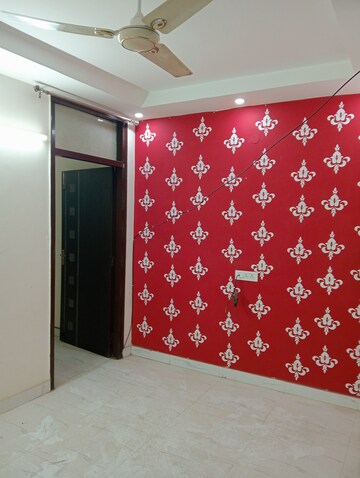 Room in 3 BHK Builder Floor at Govindpuri – for Rent