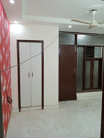 Room in 3 BHK Builder Floor at Govindpuri – for Rent