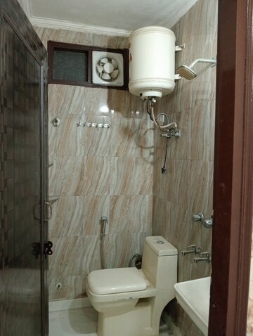 Master Bedroom in 3 BHK Builder Floor at Govindpuri – for Rent