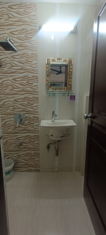 Master Bedroom in 2 BHK Apartment at Crystal Plaza Santacruz, Santacruz East – for Rent