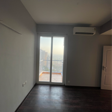 Room in 2 BHK Apartment at Supertech Hues, Sector 68 – for Rent