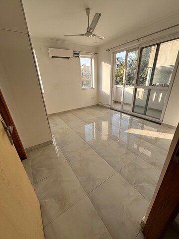 Kitchen in 3 BHK Builder Floor at Ameya One, Sector 42 – for Rent