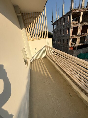 Balcony in 3 BHK Builder Floor at Ameya One, Sector 42 – for Rent