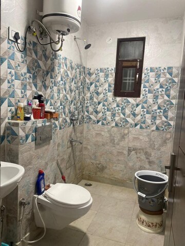 Master Bedroom in 3 BHK Builder Floor at Ansal Plaza Sector-23, Sector 23 – for Rent