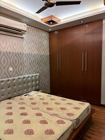 Bedroom in 3.5 BHK Apartment at Swaran Villa Friends Apartments, Sector 52 – for Rent