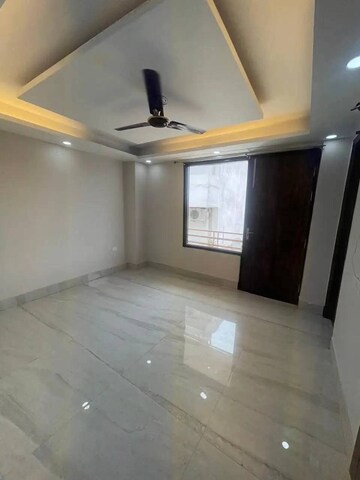 Room in 3 BHK Builder Floor at Ansal Plaza Sector-23, Sector 23 – for Rent