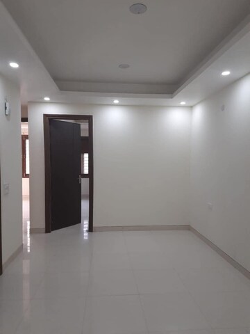Room in 1 BHK Builder Floor at Ansal Plaza Sector-23, Sector 23 – for Rent