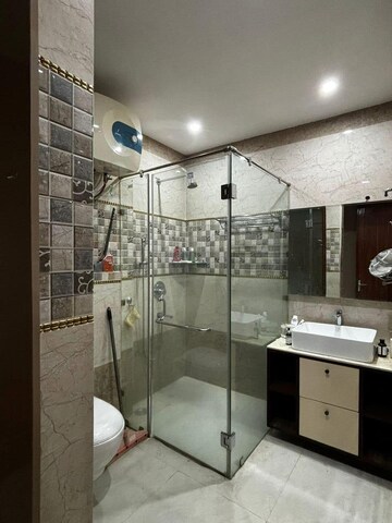 Master Bedroom in 3 BHK Builder Floor at Sushant Lok 2, Sector 57 – for Rent