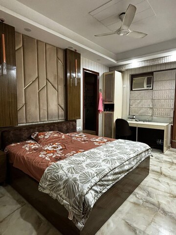 Bedroom in 3 BHK Builder Floor at Sushant Lok 2, Sector 57 – for Rent