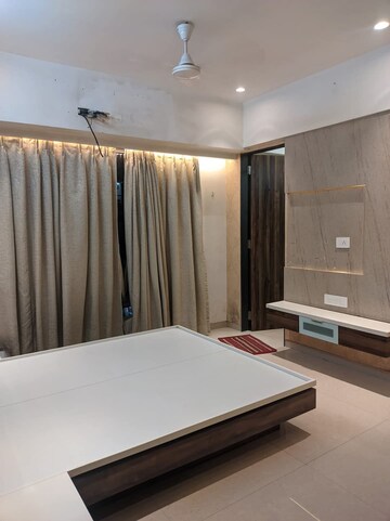 Bedroom in 2 BHK Apartment at Oberoi Realty Park View, Kandivali East – for Rent