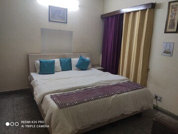 Bedroom in 2 BHK Builder Floor at Dhavalgiri Apartment Sector 11, Sector 11 – for Rent