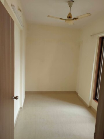 Room in 3 BHK Apartment at Dss Mahavir Millennium, Vasant Vihar – for Rent