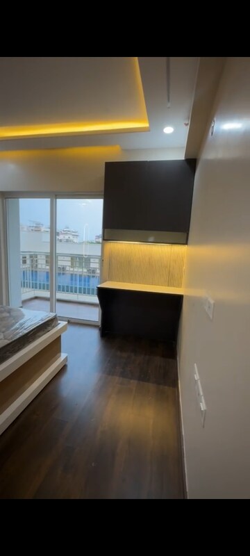 Furnished Amenities in 2.5 BHK Apartment at Experion Capital, Gomti Nagar – for Rent
