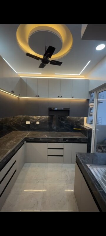 2.5 BHK Apartment For Rent in Experion Capital, Gomti Nagar