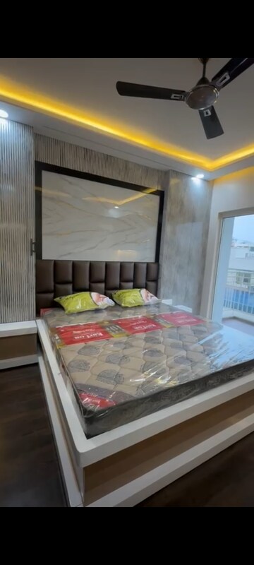 Bedroom in 2.5 BHK Apartment at Experion Capital, Gomti Nagar – for Rent