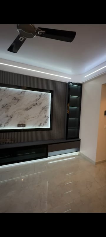 Furnished Amenities in 2.5 BHK Apartment at Experion Capital, Gomti Nagar – for Rent