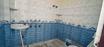 Bathroom in 1 RK Builder Floor at Mayur Vihar Phase 1 – for Rent