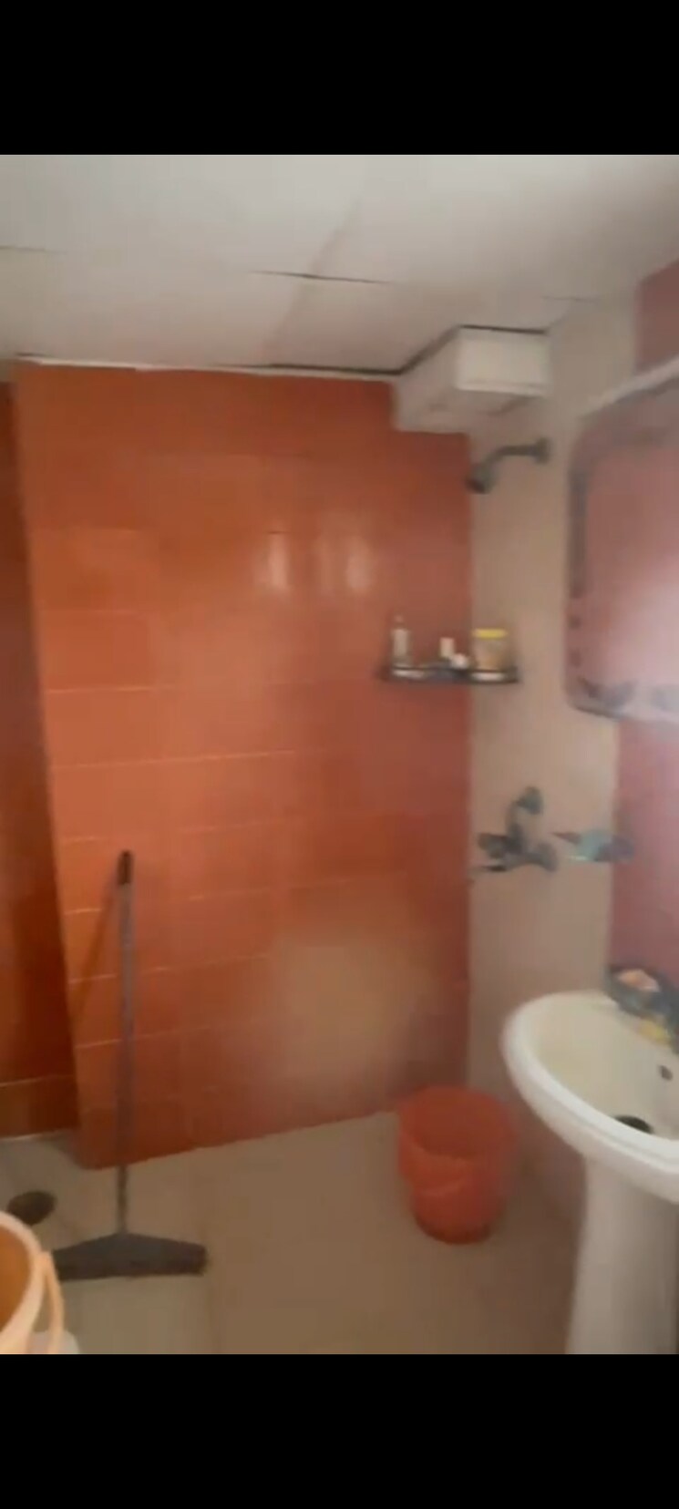 Bathroom, logix-blossom-county 4 Bedroom 1963 Sq.Ft. Apartment In Sector 137 Noida 7916661