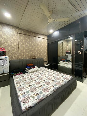 Bedroom in 2 BHK Apartment at Andheri West – for Rent