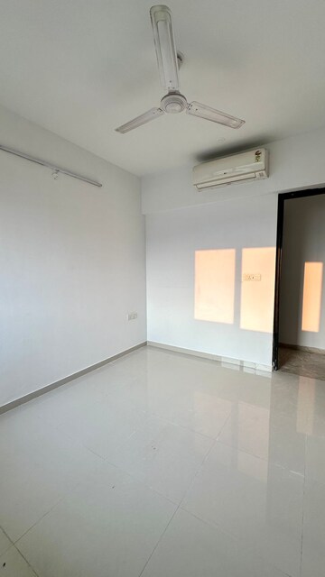 Room in 2 BHK Apartment at Lodha Splendora, Ghodbunder Road – for Sale