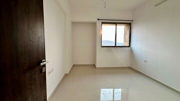 Room in 2 BHK Apartment at Lodha Splendora, Ghodbunder Road – for Sale