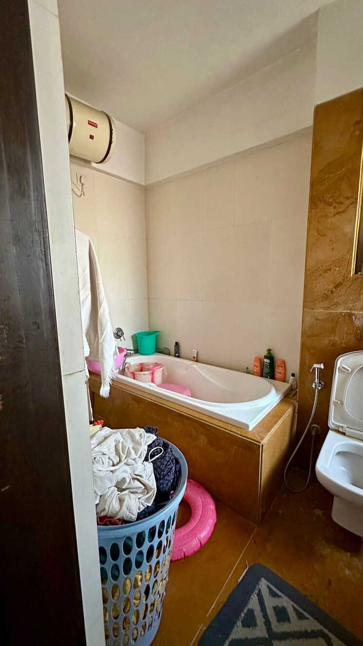 Bathroom, lodha-splendora 3 Bedroom 1124 Sq.Ft. Apartment In Ghodbunder Road Thane 7916750