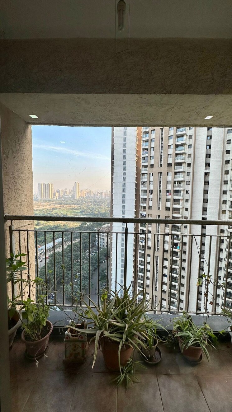 Balcony, lodha-splendora 3 Bedroom 1124 Sq.Ft. Apartment In Ghodbunder Road Thane 7916750