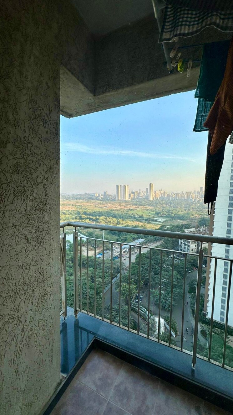 Balcony, lodha-splendora 3 Bedroom 1124 Sq.Ft. Apartment In Ghodbunder Road Thane 7916750