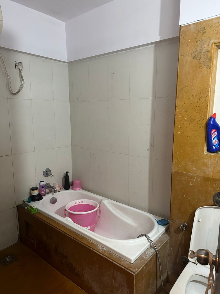 Attached Bathroom, lodha-splendora 3 Bedroom 1124 Sq.Ft. Apartment In Ghodbunder Road Thane 7916755