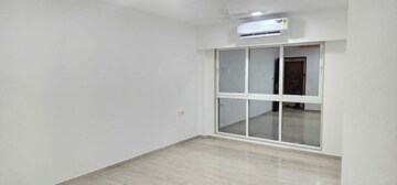 Room in 2 BHK Apartment at Platinum Life, Andheri West – for Rent