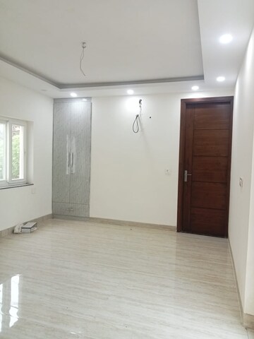 Room in 3 BHK Apartment at Saket – for Sale