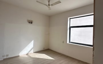 Plot For Sale in Hauz Khas