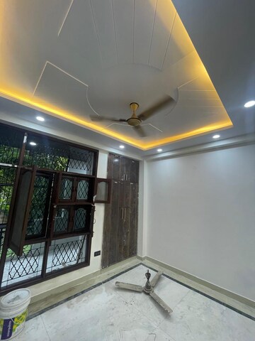 Furnished Amenities in 3 BHK Builder Floor at Niti Khand – for Rent